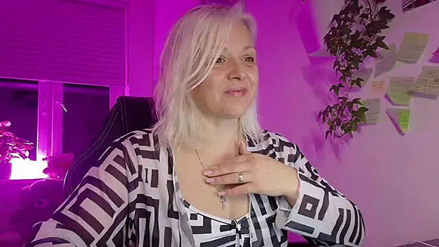 Linsy Kim online show from March 2026 08:26:01 PM