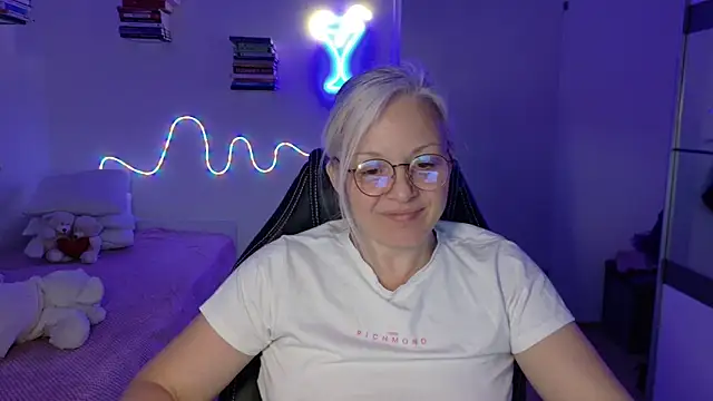 Linsy Kim online show from April 2026 06:10:01 PM