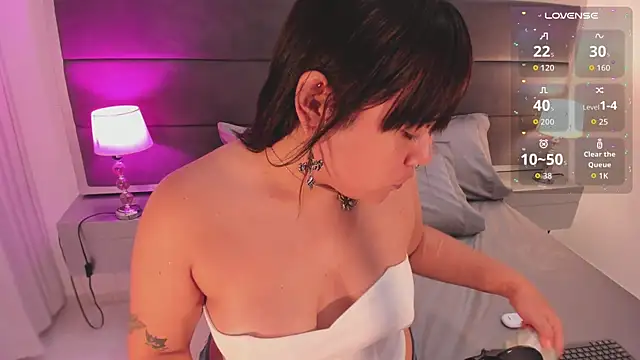 mia yeager online show from December 2025 08:18:02 PM