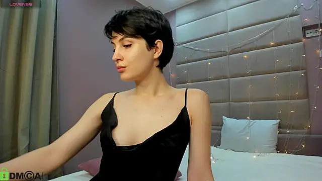 Adeline Perle online show from November 2025 01:16:02 AM