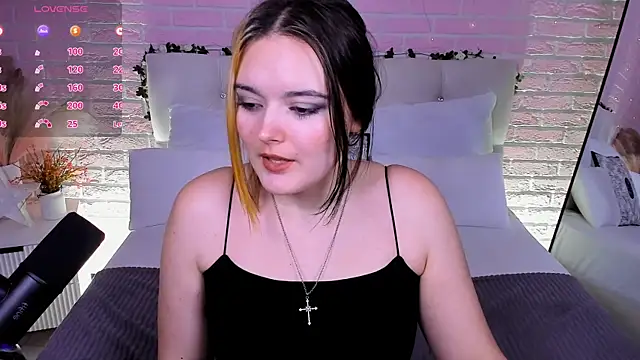 Snapshot of HeyMary chatting on October 2025 11:08:02 AM HeyMary online show from October 2025 11:08:02 AM