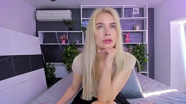 Snapshot of SabrinaSharm chatting on May 2026 05:04:01 AM SabrinaSharm online show from May 2026 05:04:01 AM