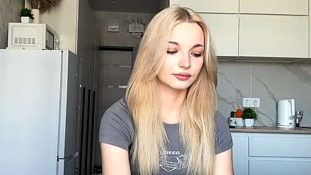 Snapshot of MycuteMolly chatting on October 2025 08:20:01 AM MycuteMolly online show from October 2025 08:20:01 AM