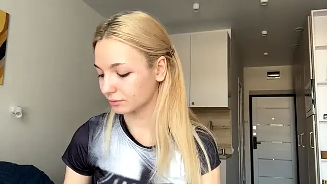 Snapshot of MycuteMolly chatting on October 2025 08:34:02 AM MycuteMolly online show from October 2025 08:34:02 AM