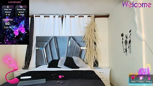 MiniLove 01 online show from October 2025 12:05:02 PM