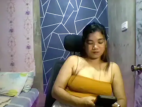 Snapshot of Rosette0516 chatting on November 2025 01:57:02 PM Rosette0516 online show from November 2025 01:57:02 PM