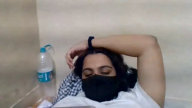 Snapshot of Vaani_Singha chatting on May 2026 05:32:01 PM Vaani Singha online show from May 2026 05:32:01 PM