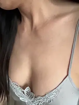 Snapshot of xiiuuff18 chatting on October 2025 11:27:02 PM xiiuuff18 online show from October 2025 11:27:02 PM