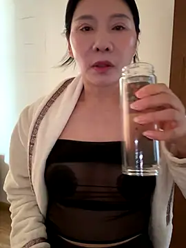 Snapshot of xiiuuff18 chatting on November 2025 12:02:01 AM xiiuuff18 online show from November 2025 12:02:01 AM