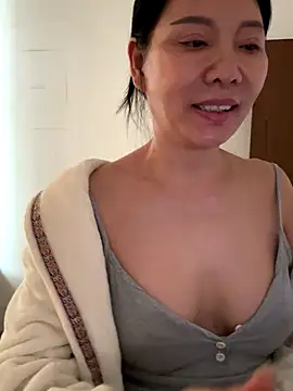 Snapshot of xiiuuff18 chatting on November 2025 12:13:01 AM xiiuuff18 online show from November 2025 12:13:01 AM