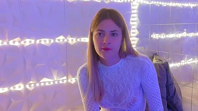 Aishha  online show from November 2025 06:01:01 AM