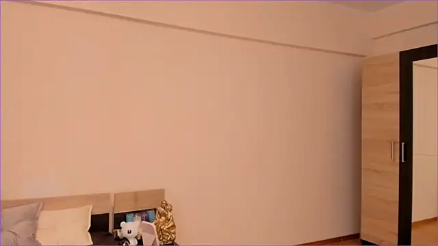 wavelover online show from April 2026 06:16:02 PM