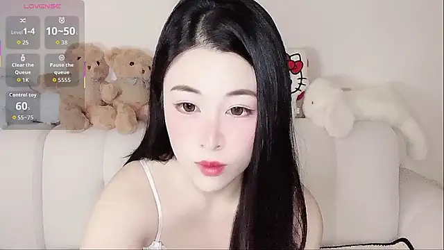 LuLu-Moon online show from November 2025 08:08:01 PM