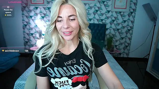 BellaRayyy online show from April 2026 08:35:02 PM