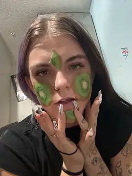 ittybittymeryssa online show from December 2025 11:17:01 AM