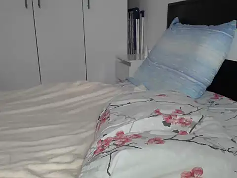 petite danielle online show from February 2026 10:19:01 AM