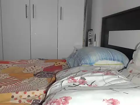 Snapshot of petite_danielle chatting on June 2026 09:07:02 AM petite danielle online show from June 2026 09:07:02 AM