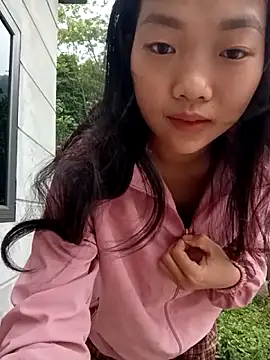 Snapshot of Ananine chatting on April 2026 11:02:01 PM Ananine online show from April 2026 11:02:01 PM