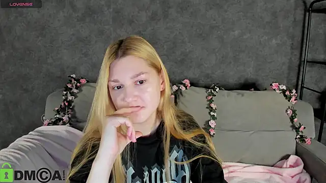 Sylvia Ortiz online show from November 2025 01:04:02 AM