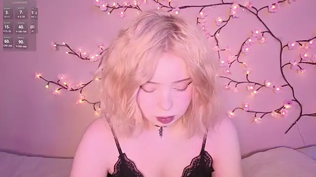 Snapshot of RileyVice chatting on April 2026 08:30:02 AM RileyVice online show from April 2026 08:30:02 AM