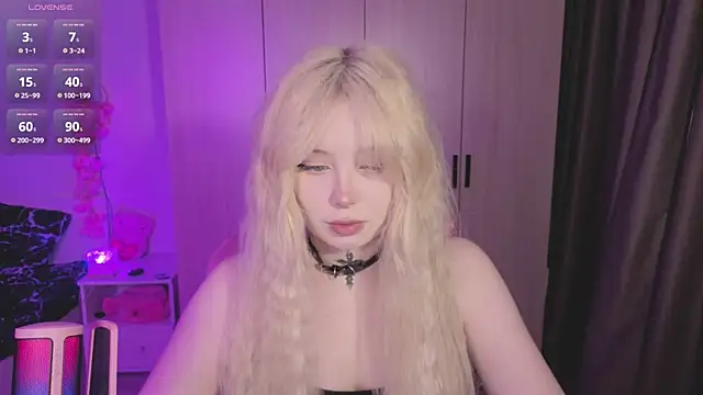 Snapshot of RileyVice chatting on June 2026 08:49:01 AM RileyVice online show from June 2026 08:49:01 AM