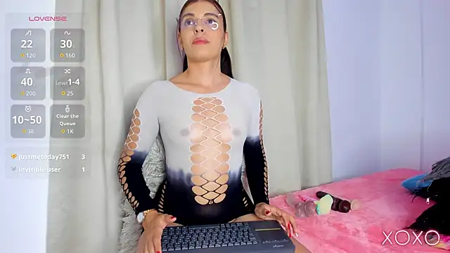 hailey hadid online show from March 2026 07:09:01 PM