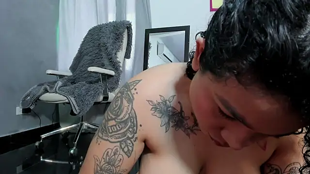 Snapshot of alexholyy chatting on September 2025 01:12:01 PM alexholyy online show from September 2025 01:12:01 PM