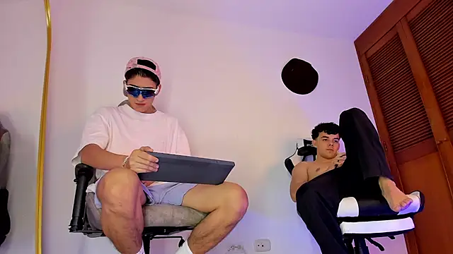 sotooliver3 online show from October 2025 08:40:02 PM