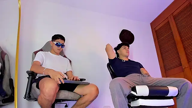 sotooliver3 online show from October 2025 08:44:01 PM