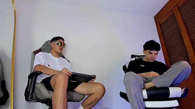 sotooliver3 online show from March 2026 08:59:02 PM