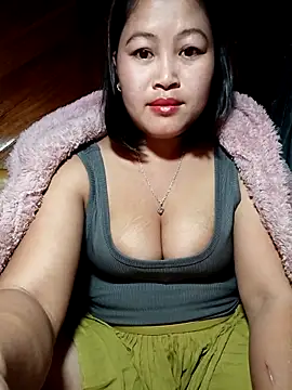 maycuc123 online show from December 2025 01:26:01 PM