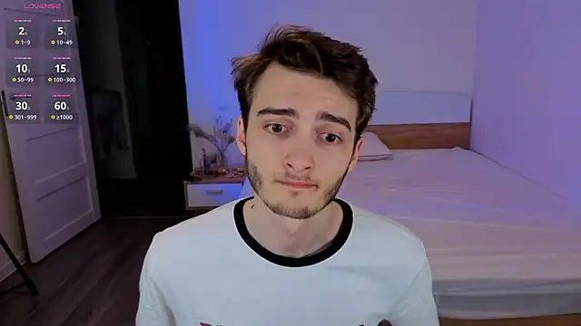 Snapshot of spider____man chatting on May 2026 06:17:02 PM spider man online show from May 2026 06:17:02 PM