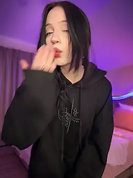 YourLittleDevil online show from April 2026 01:17:02 PM