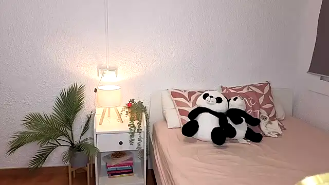 lillypanda online show from September 2025 07:07:02 PM