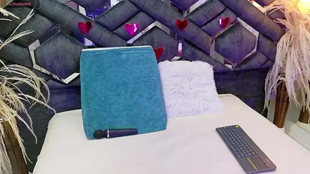 Madison 03 online show from September 2025 05:44:02 AM