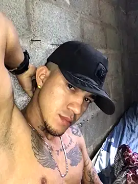 Snapshot of tattoos22 chatting on October 2025 01:46:02 PM tattoos22 online show from October 2025 01:46:02 PM