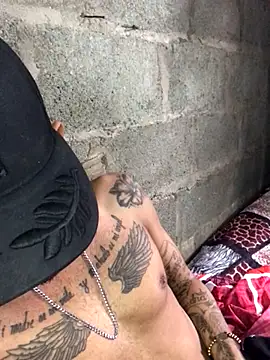 Snapshot of tattoos22 chatting on November 2025 11:55:02 AM tattoos22 online show from November 2025 11:55:02 AM