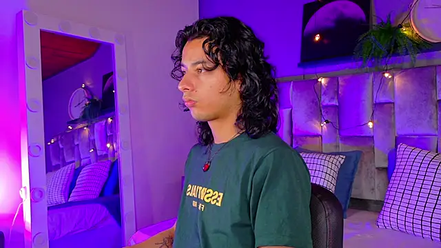BenjiFiore  online show from October 2025 07:33:01 PM