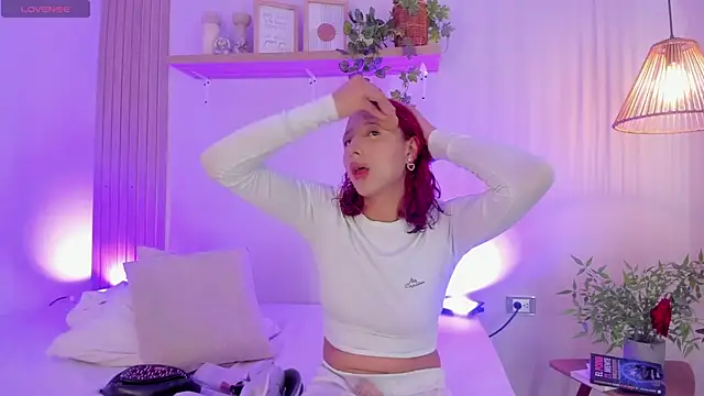 Cristalfoxy  online show from December 2025 07:21:01 PM