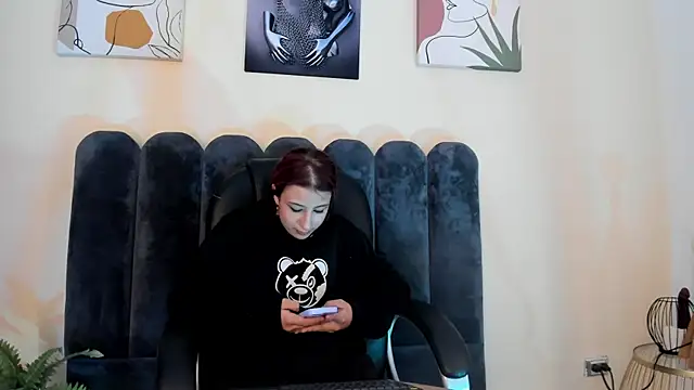 Snapshot of Cristalfoxy_ chatting on June 2026 12:32:02 AM Cristalfoxy online show from June 2026 12:32:02 AM