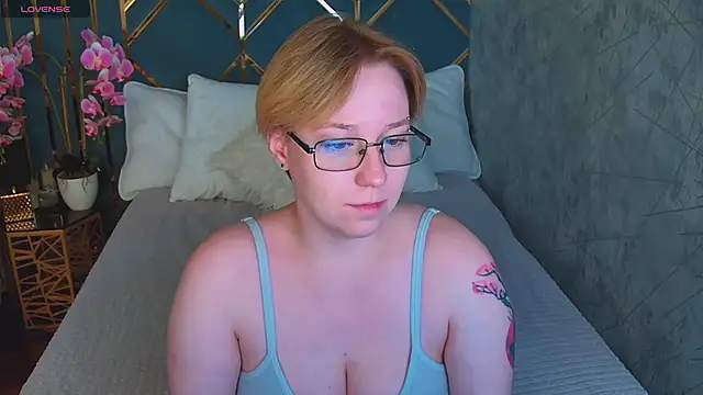 Snapshot of AlexandraGreen chatting on May 2026 06:09:01 PM AlexandraGreen online show from May 2026 06:09:01 PM