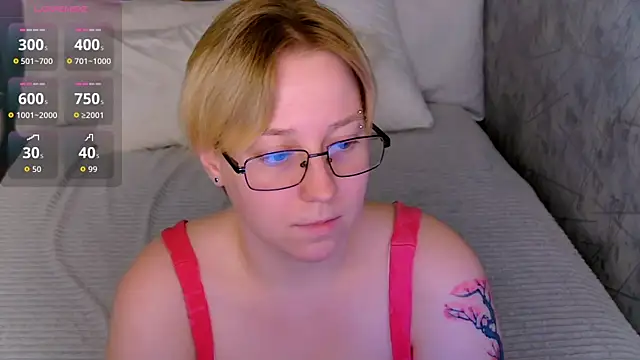 Snapshot of AlexandraGreen chatting on June 2026 09:53:01 PM AlexandraGreen online show from June 2026 09:53:01 PM