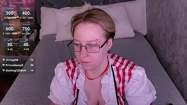 Snapshot of AlexandraGreen chatting on June 2026 04:36:02 AM AlexandraGreen online show from June 2026 04:36:02 AM