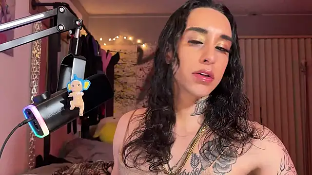Snapshot of xoFrankie chatting on June 2026 05:08:01 AM xoFrankie online show from June 2026 05:08:01 AM