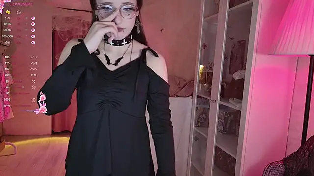 Snapshot of MiraJadee chatting on October 2025 05:04:02 PM MiraJadee online show from October 2025 05:04:02 PM