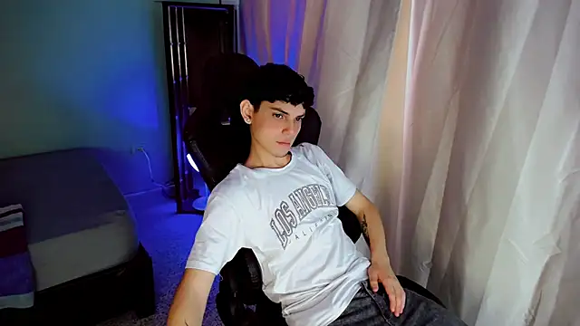 Snapshot of dilan_hott_ chatting on October 2025 03:07:02 PM dilan hott online show from October 2025 03:07:02 PM