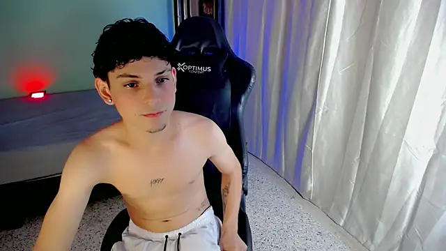 Snapshot of dilan_hott_ chatting on October 2025 08:39:02 PM dilan hott online show from October 2025 08:39:02 PM