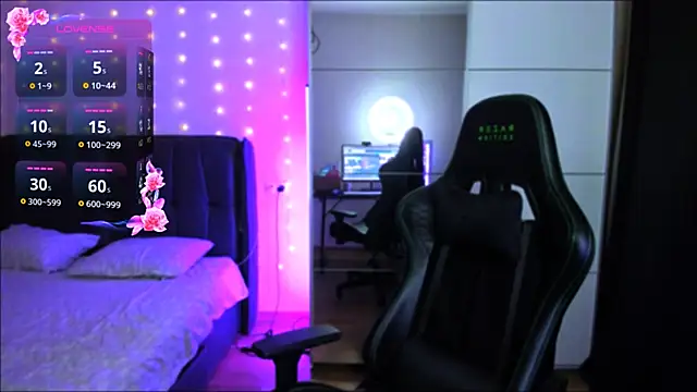 Veronica Larsson online show from November 2025 07:17:01 PM