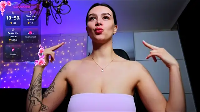 Veronica Larsson online show from April 2026 07:06:01 PM