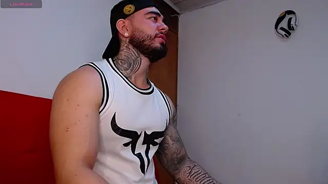 tommyblessd1 online show from November 2025 01:00:01 PM